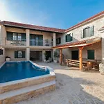 My Dalmatia - Authentic With Private Swimming Pool Nyaraló