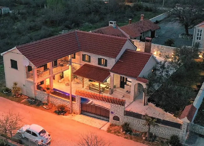 My Dalmatia - Authentic With Private Swimming Pool Дом отдыха *