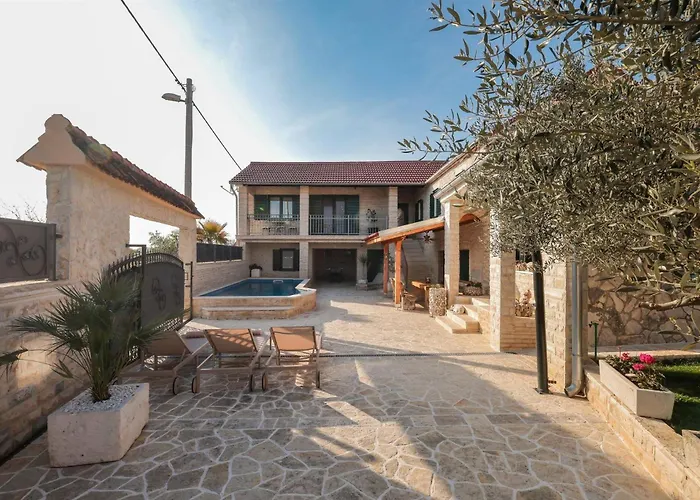 My Dalmatia - Authentic With Private Swimming Pool Дом отдыха Gornje Ceranje